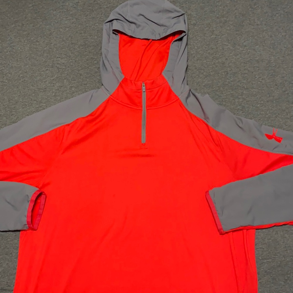 Men’s long sleeve hooded zip-up